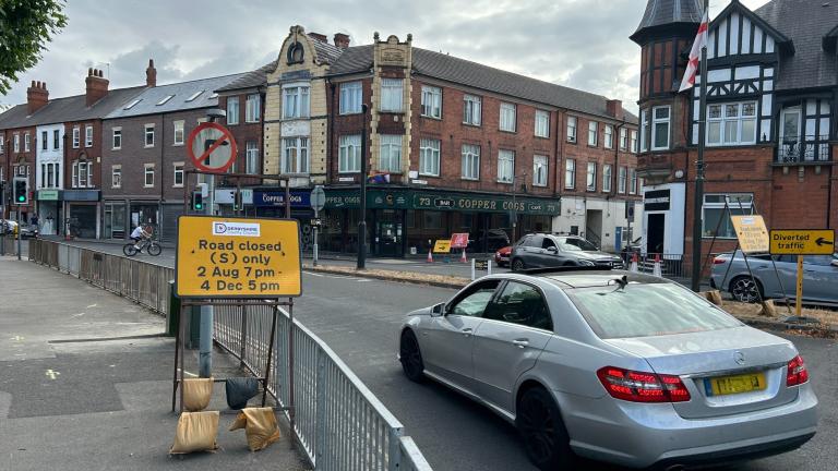 Diversion signs along Tamworth Road.